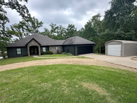 Lake House Gem: Cozy Waterfront Escape