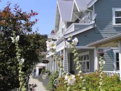 Water View! Luxury Starboard Suite-- walk to cafes, shops, galleries & beaches.