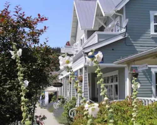 Water View! Luxury Starboard Suite-- walk to cafes, shops, galleries & beaches. Hotels in Eastsound