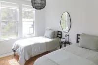 Modern Dreamy Hudson Valley Home Hotels in Phoenicia