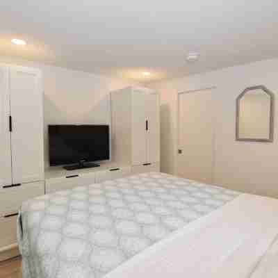 Cozy Cape Cod Cottage Near Beach and Bike Trail Rooms