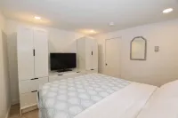 Cozy Cape Cod Cottage Near Beach and Bike Trail - 3성급