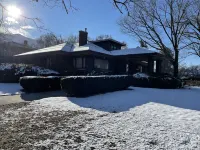 Large & Private House with Hot Tub, Pool Table, WiFi near downtown Ogden