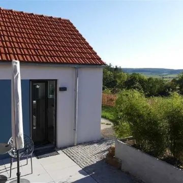 Modern detached vacation home for two on the edge of the village in the Bavarian Rhön.