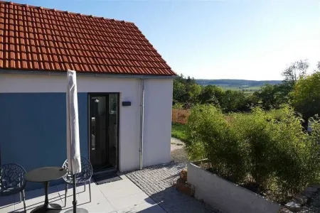 Modern detached vacation home for two on the edge of the village in the Bavarian Rhön.
