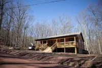 Bright & quiet cabin near mountain attractions