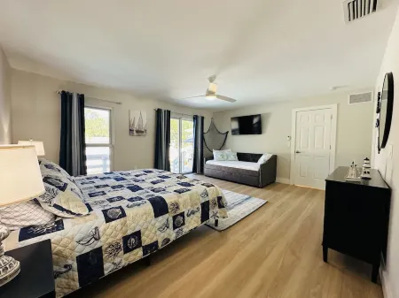 Your Perfect Westcoast Vacation Getaway12 guests, Pool, A beautiful deck!!!