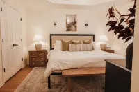 Modern Cottage Style Apt-King Bed near UTRGV & DHR