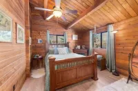 Cozy Copper Cabin in the City - the whole place is yours!