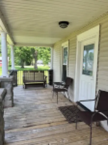 Right off the strip within walking distance to all shops, bars & restaurants.