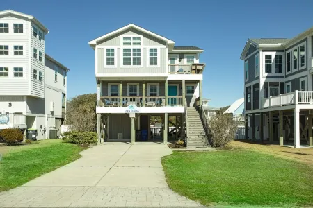 Sea 2 Sea - 4 Bdrm w/ Pool and New Patio - 1 Minute Walk to Beach