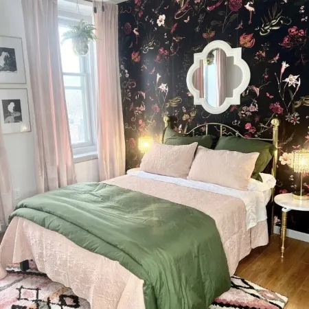 Funkytown Loft: 4BR, 2BA on Mass St, Steps to Dining & Entertainment