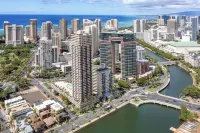 Stunning Ocean View/ Exquisite Renovated Studio/King Bed/Walk to Beach