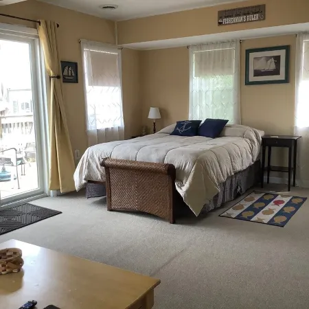 Private Lakefront! New May - June Savings. AC, Kayaks, Fishing, Pontoon Optional