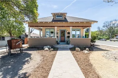 Entire House Downtown Paso Updated Craftsman - 3/2 -With Firepit and Bocce ball 파소 로블레스 에번트 센터 주변 호텔