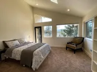Large  Home overlooking Lake Cocolalla 미러 호 주변 호텔