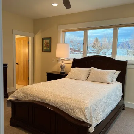Modern Dog Friendly Paradise Valley Home near Yellowstone NP & Chico Hot Springs