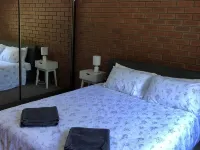 Family friendly apartment 5 min drive to Canberra City Hotels in Griffith