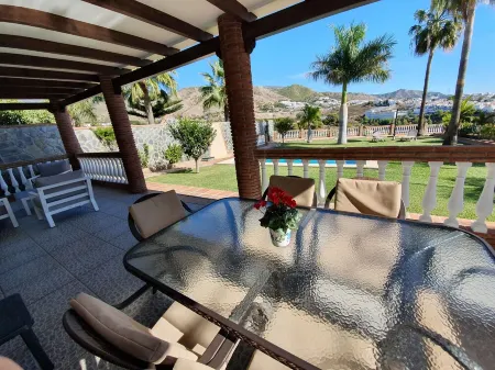 Nerja: VILLA WITH PRIVATE SWIMMING POOL AND GARDENS