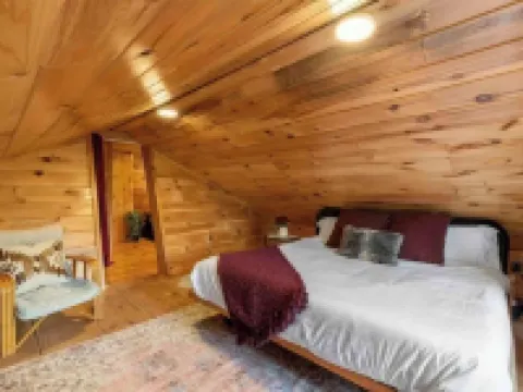 A-Frame Hot tub Retreat - Firepit, Grill, EV & Dog Friendly, Close to N. Conway. Hotels in Fryeburg