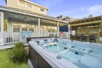 Coastal Beach Home; Steps to Beach Walk/New 10 Person Spa & Tiki Bar