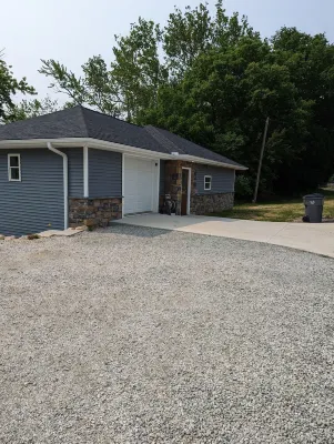 River Retreat W/ HOT TUB/ Game room