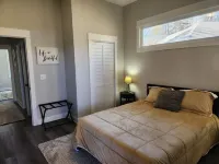 Quiet lake getaway offering R&R with 2 electric bikes and optional sunset cruise Hotels in Lake Norman of Catawba