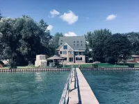 Saint Clair River  Two Bedroom apt private entrance New Construction Hotel a Clay Township