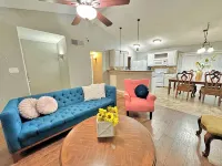 Charming 2-bedroom house with AC, WiFi in wonderful The Colony