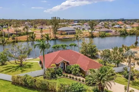 Sanctuary w/covered heated saltwater pool on canal