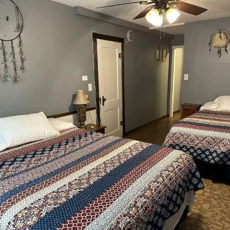 Large,3 Bdrm, Lake View/Access Home w/ Rustic/Modern Charm, Resort Amenities