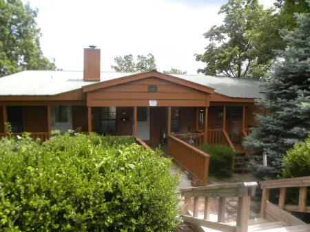 Spectacular Mountaintop Views. Hiking at Cloudland Canyon Minutes Away