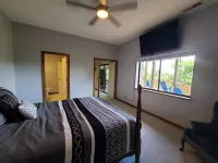 6 Bedroom home, private pool, person Hot tub, Waterfront Views, and more!😍