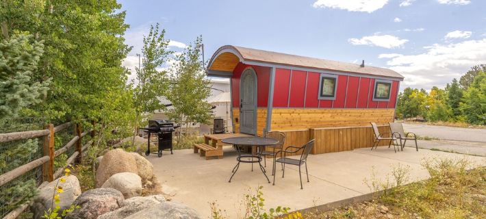 ☆ Magical Gypsy Wagon ☆ Unique Mountain Getaway Hotels in Park County