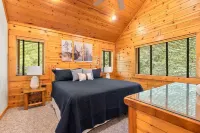 Secluded Spacious Cabin | Private Hot Tub | Large Bedrms | Huge Deck & Screen Rm