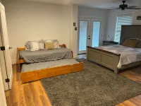 Large Modern Farmhouse on 3 acres 7 minutes from downtown