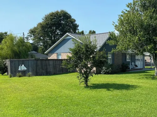 3 blocks from Taylors Creek, 1 mile from Beaufort waterfront and boat ramp Hotel di Beaufort