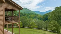 Peaceful Mtn cabin w/fast Wi-Fi & 5 min walk to River