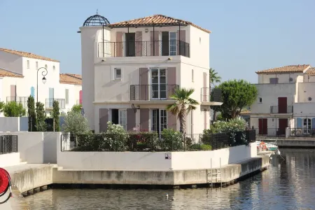 "La Batelière" Aigues Mortes, 4 bedrooms, 124m2, private pool, great comfort. Отели рядом с достопримечательностью «Salin d'Aigues-Mortes»