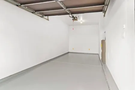 ~The Hidden Gem~ King Bed and Hot Tub!