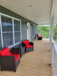 RiverView Cabin 2 Bedroom/1 Bath, Deck w/Hot Tub & Beautiful View/Fire Pit/Grill