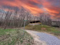 Spacious House, PERFECT Location,17 Miles to Asheville, Pets,View! Hotels in Edneyville