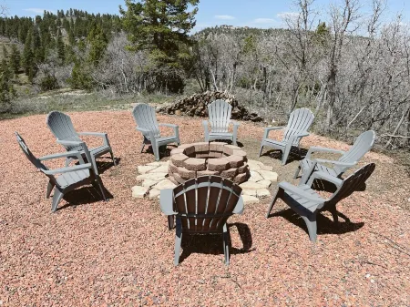 NEW Duck Creek ⛰ Escape w/View+AC! ~30 mi. Bryce/Zion