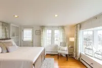 Waterfront Chatham Village, Short Walk to Town & Lighthouse Beach - Parvekkeita