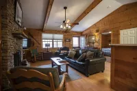 Adorable Cabin snuggled in the trees AND Smoky Mountains!