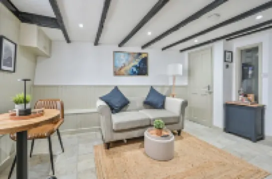 Luxury Couple's Getaway With River Views and Parking in the Heart of Polperro