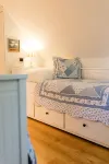 Small coach house: 10 min. to the beach, in the middle of nature, sauna & whirlpool