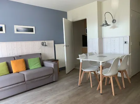 Apartment in a 4-star residence with sea view and swimming pool