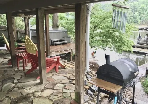 “Seclusion” - Swim-Boat Dock, Hot Tub, Fire Pit, Kayaks for rent on property