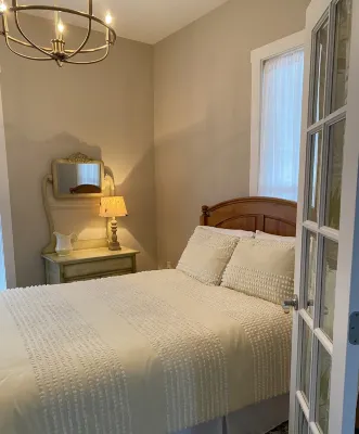Toliver Guest House, Premier location on Main Street!  Newly remodeled-spacious.